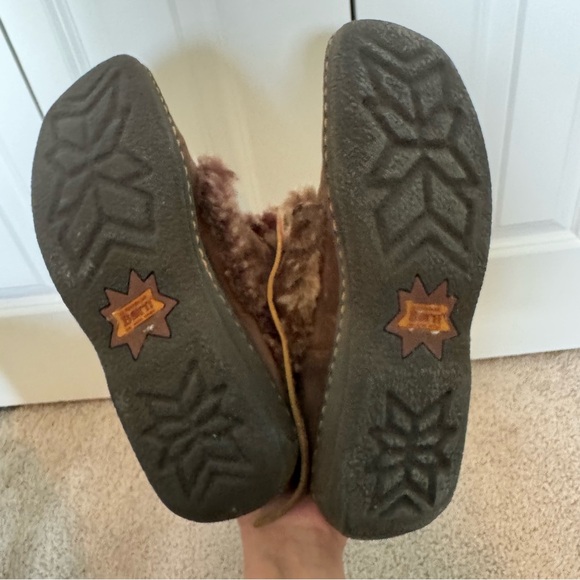 BORN women's fuzzy winter boots - Picture 6 of 12